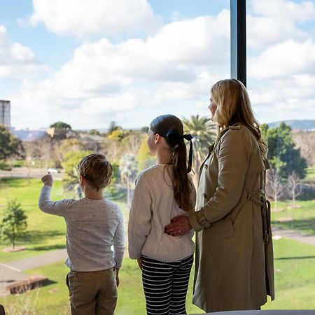 Oval Hotel At Adelaide Oval Dış mekan fotoğraf Family at the hotel