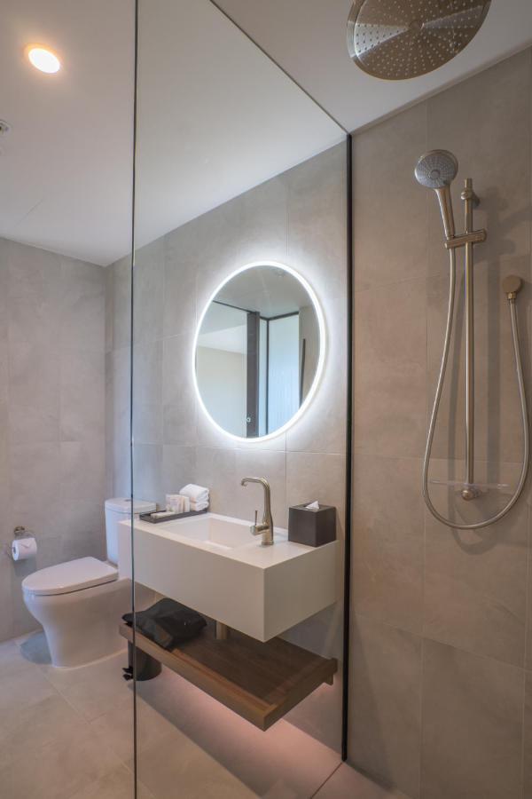 Oval Hotel At Adelaide Oval Dış mekan fotoğraf Bathroom mirror with LED lighting