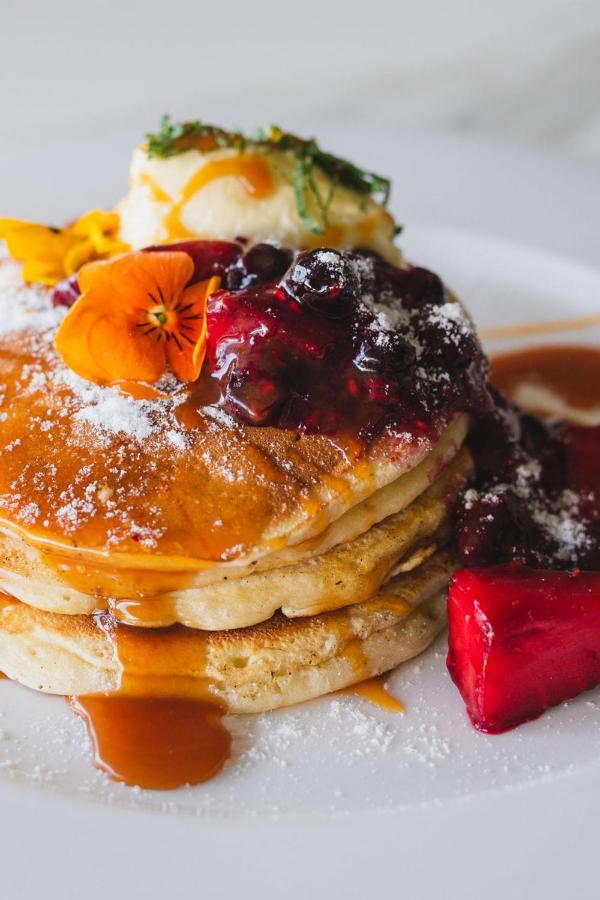 Oval Hotel At Adelaide Oval Dış mekan fotoğraf Pancakes with fruit